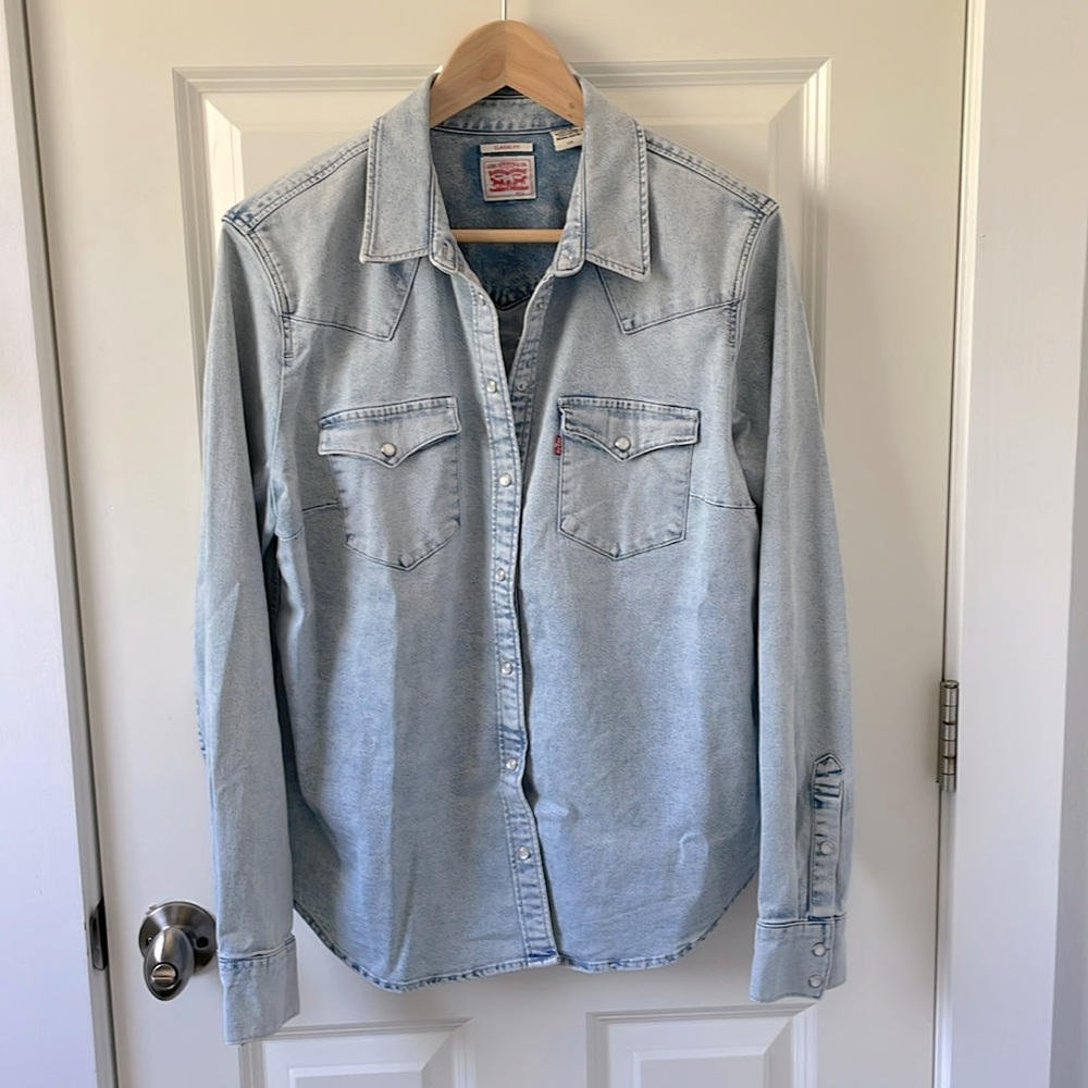 Levi’s NWOT ICONIC WESTERN DENIM SHIRT